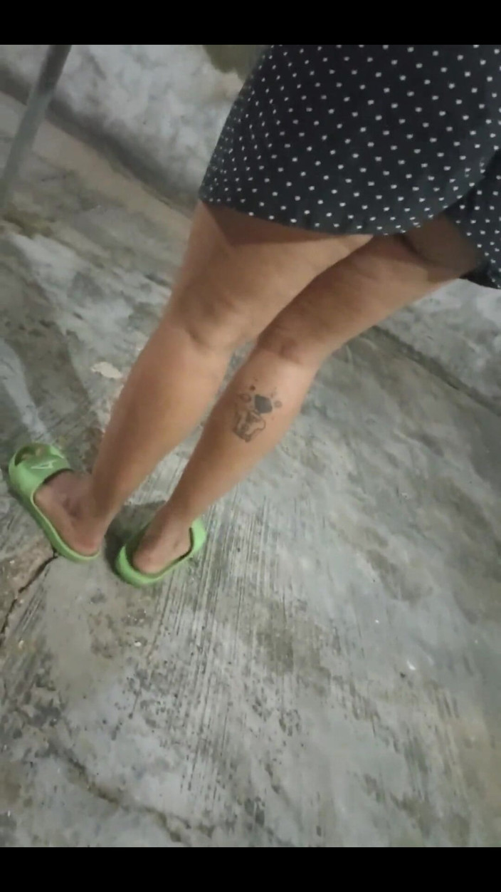 Karmicoxv: În curte. Poate că m-a văzut vecinul?