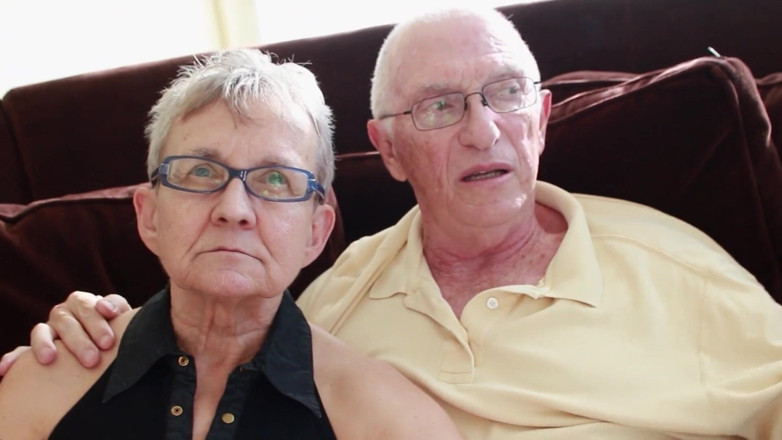 Mature Wanker: Reife blonde MILf nimmt pulsierenden bbc tief in den hals...
