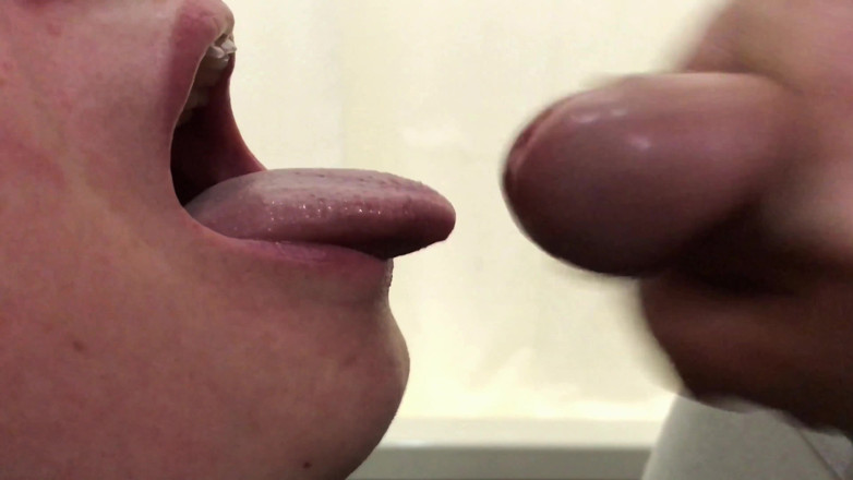 Anna Shpilman: Éjaculation dans la bouche, gros plan