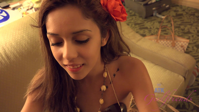 ATK Fans (Girlfriends): Percutian maya Hawaii dengan Kristina Bell 6/7