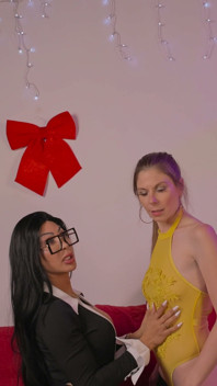 Alice için 2 orijinal penis ile yeni keşif