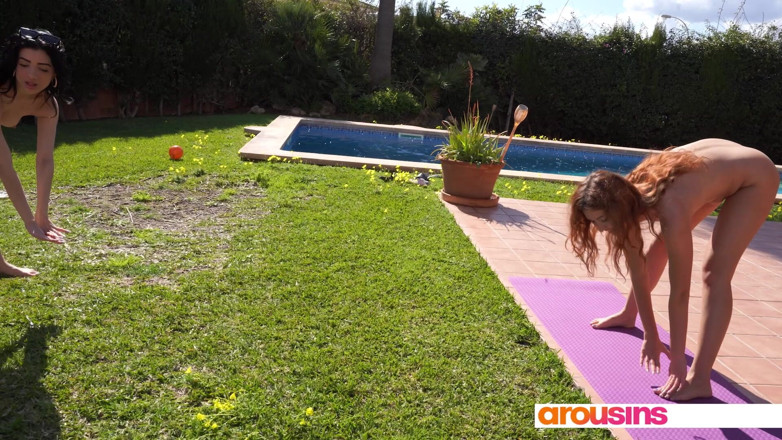 Arousins: Latihan bugil sama 4 gadis hot