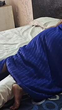 Isteri berseronok dengan kawan suami 1