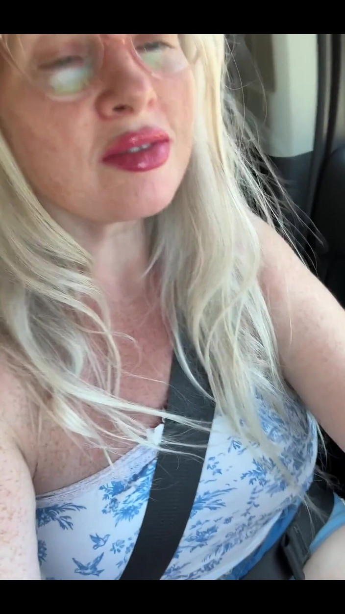 PaintedRose: Můžeme? Vytáhni to na zadním sedadle?