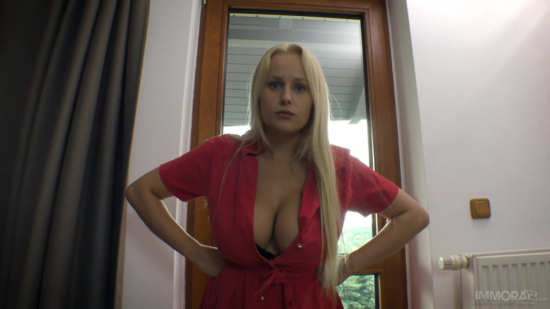 Immoral Live: Mama vitregă Angel Wicky ejaculează peste tot pe fiul vitreg
