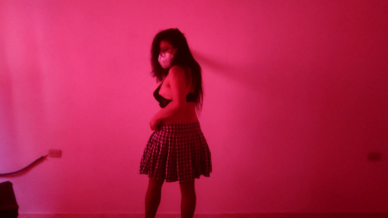 Martin13: Špatný student !! Svádění mé učitelky v uniformě na živém videohovoru