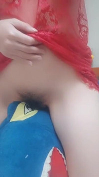 Pantat dan memek aduhai cewek imut ini lagi asik ngentot dinosour