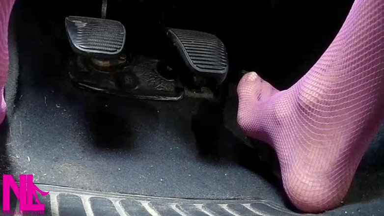 Nyllady: Pompaggio sensuale del pedale nelle mie calze a rete rosa