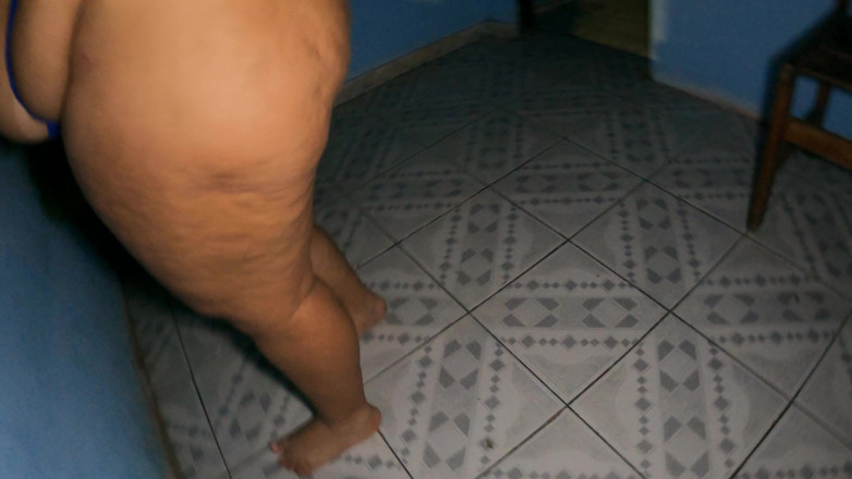 barbanegrazponto1onepov: Giovane bbw che fuma e scopa