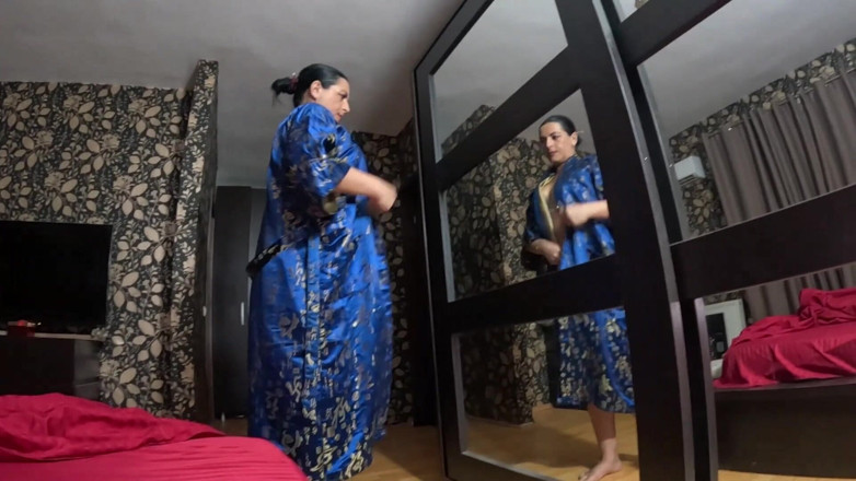 MilfyCalla: En slampig geisha suger kuk och leker med sperma 274