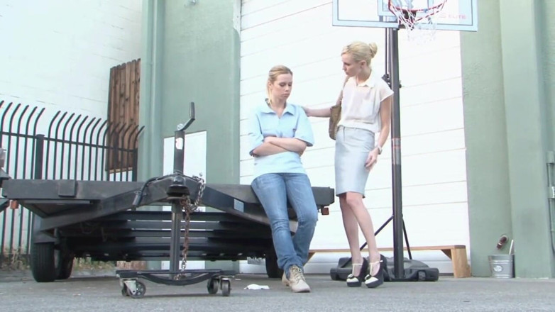 Lesbian Illusion: Blond lesbisch duo