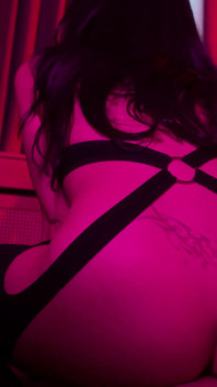 Cuidado... o succubus goza em sua casa à noite, esguicha todo o seu chão e engole seu esperma