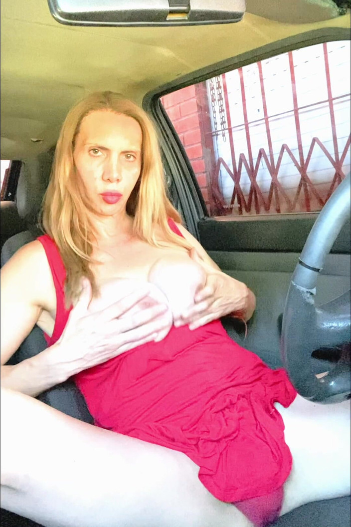 Devil_trans_sami: 車の中で少し自分を触っている