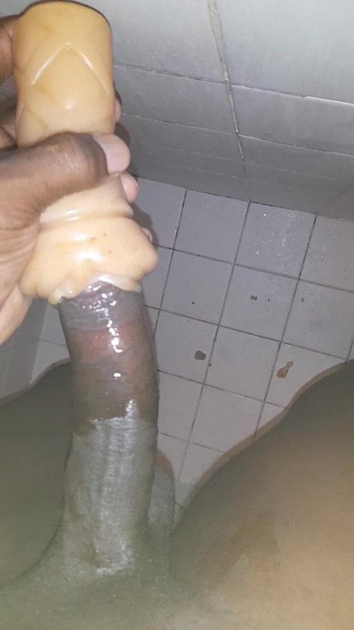 Black guy: Masturbándose S8 E5