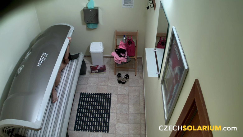 Czech Solarium: Чеський солярій 151: мамка з великими цицьками грає сама з собою