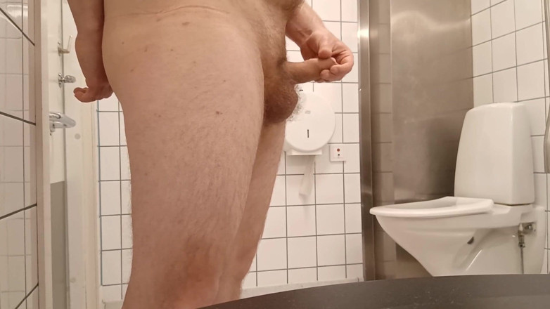 Ed Eden: Общественный туалет 4