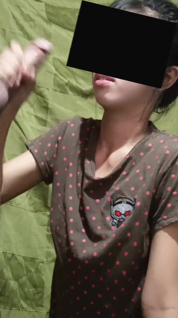 YammyPH: Awek Pinay menghisap zakar buat kali pertama