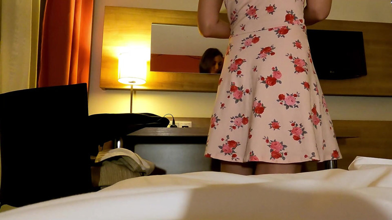 No panties TV: Fără chiloți și pizda ei uimitoare