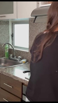 Il mio amante adora farmi uova e caffè con molto latte