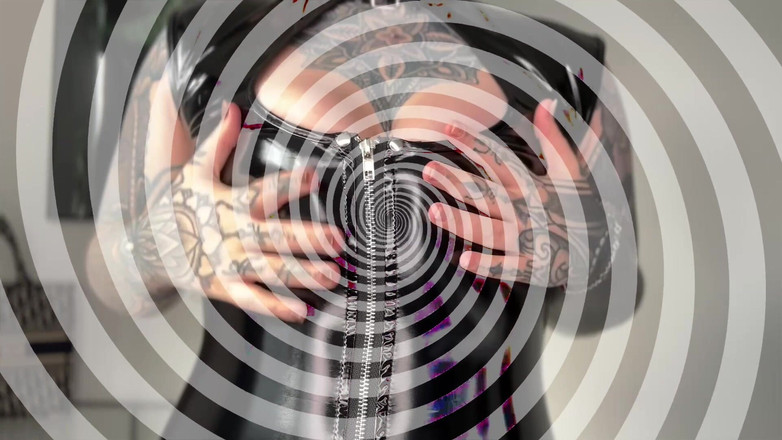 Miss Valentina: Digoda Untuk Penyerahan Mesmerize