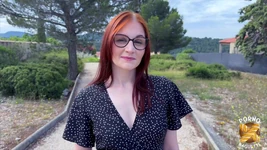 Muhteşem kızıl saçlı Lavyana onu için iki istiyor