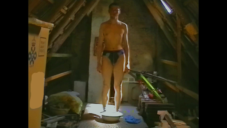 Mark Hannes: Urina în chiloți albaștri