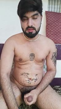 Sborra ingoio e pipì assaggiando un cazzo dilo