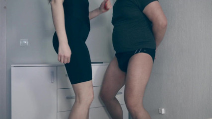 Homemade ballbusting: Tidak ada belas kasihan, perlu mencoba bagaimana tumitku bekerja pada...