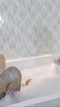 Aku pengen seks threesome bareng cewek jacuzzi # 666