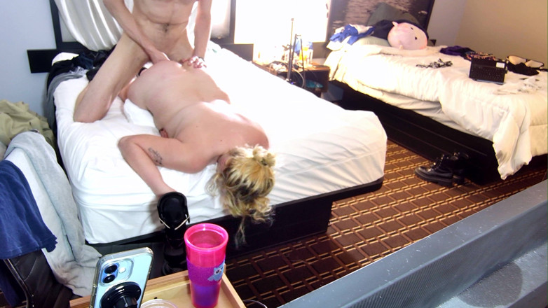 Alpha stud 4 u: Ca și unghiul de asta, bătând-o din spate și ejaculând mai aproape...