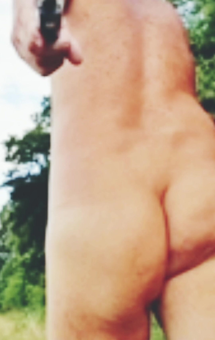 MaleModel: เดินเซลฟี่แก้ผ้า