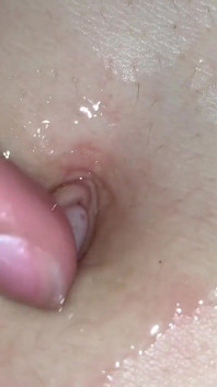 Sexy outie ombelico. Hai mai visto un ombelico così caldo e adorabile!? Il piccolo centro gioiello di maina miura