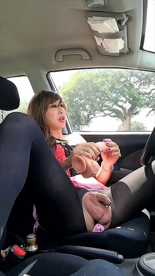 BestGirlBess: Sissy děvka Bess šuká sama sebe a stříká do velkého na...