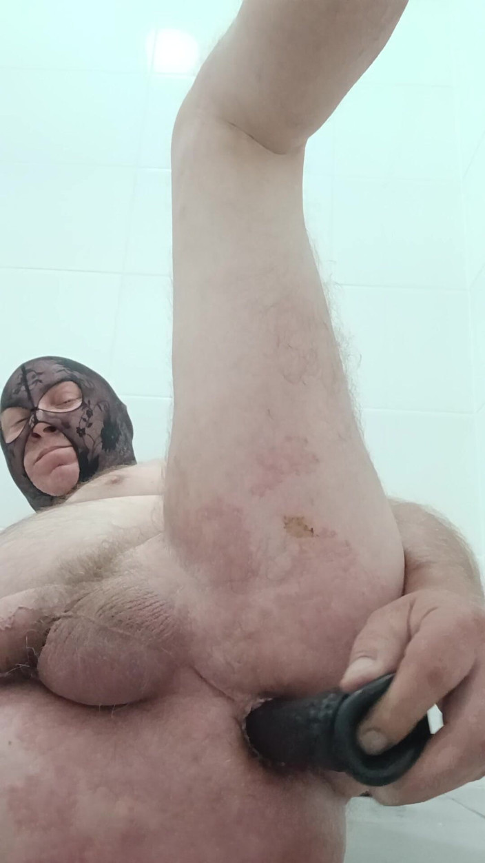 rastyo75: Strappo il sedere con un dildo nero e viene