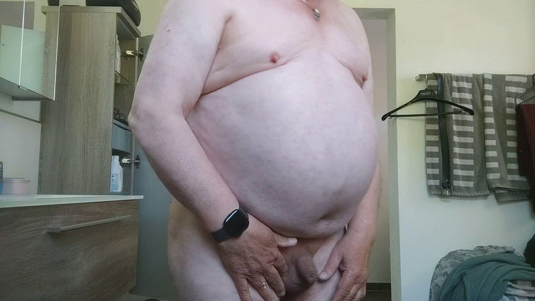 Karlchengeil: Golić cycki i nałożyć balsam na moje ciało