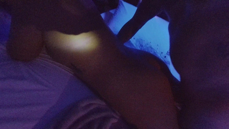 Lukas Zaad: Nuit anale : Frapper la bite dans le cul du cheval...