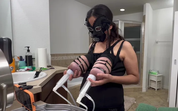 VeeVee Vixen: Hucow Milks Her Sausage Tits Cam B Black