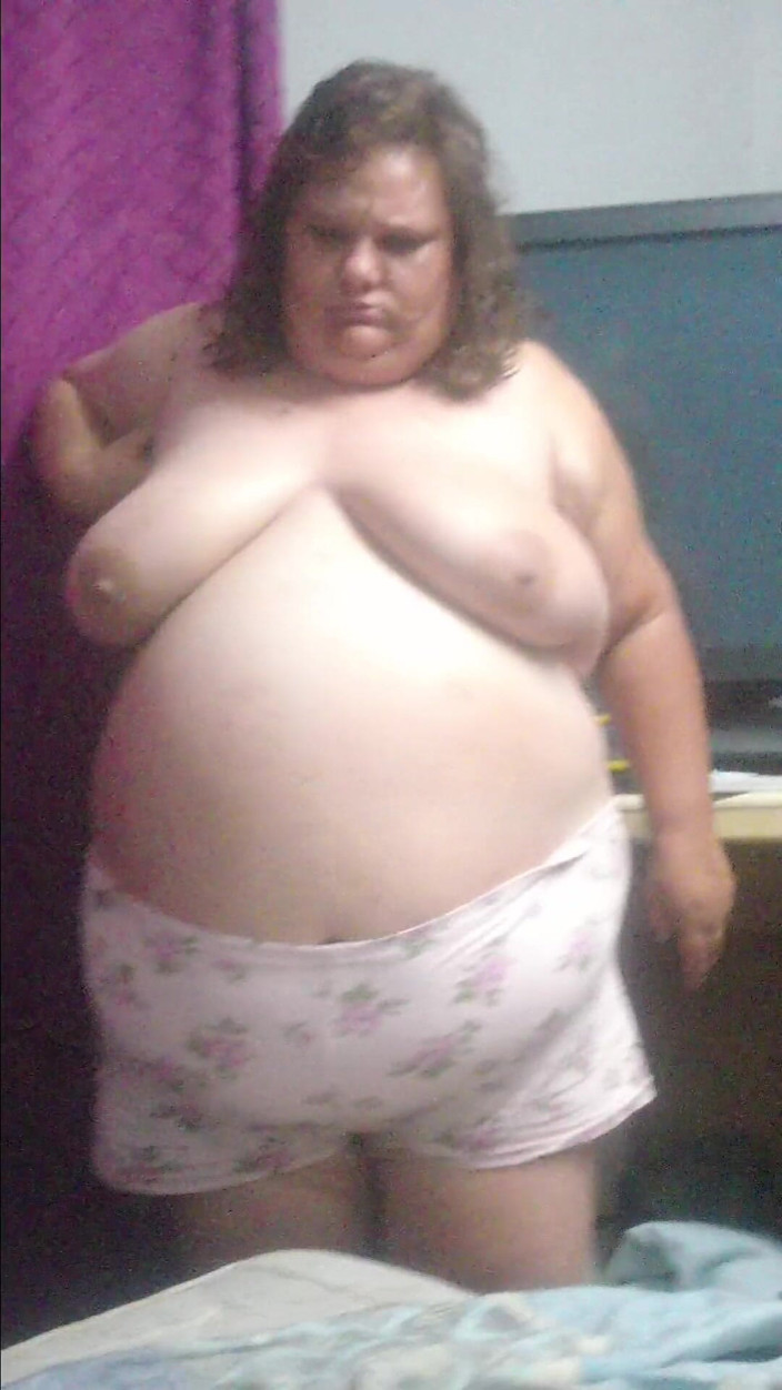hothouse18xxx: Fat Stepmom Gives Stepson Very Good Blowjob Before Bed