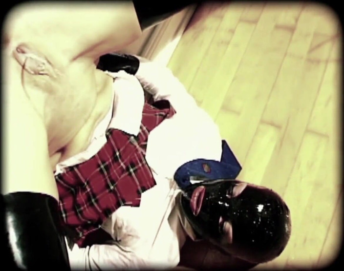 Dirty male dom, femdom, spanking and pegging vids: Si jalang miang kencing pada dirinya
