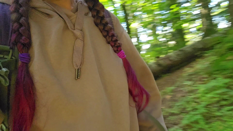 Nerdy_faery: 徒步旅行者在原木上撒尿