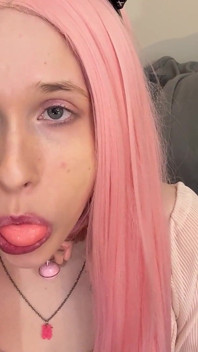Bratty bubblegum sürtük baloncuk yalıyor