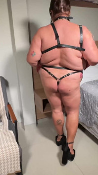 Angel BBW ses énormes seins et ses tétons dans un bondage extrême