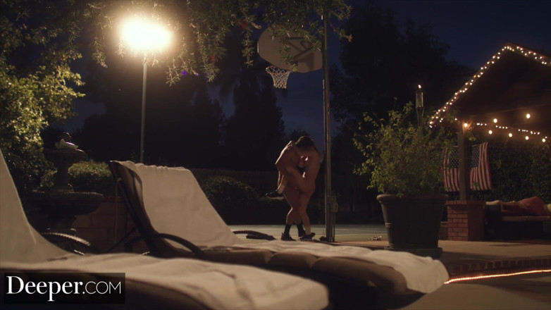 Deeper: Profondo. Abella Danger diventa insaziabile sull'azione in tribunale