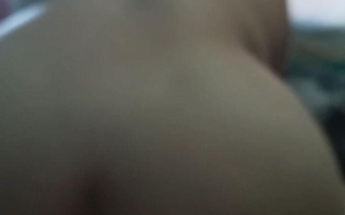 Sofixxx: Caramba, que bunda deliciosa, minha meia-irmã não resiste a ver...