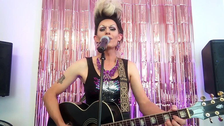 Alexalovesit: Pukanie do drzwi nieba