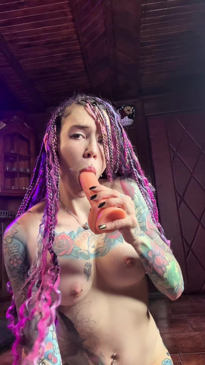 Roxy Rain: Hračka Mezi rty