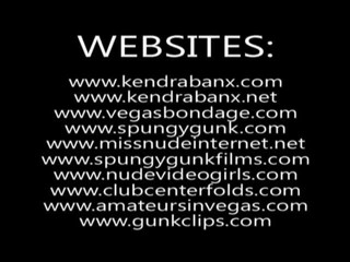 Spungy Gunk Films: Kendra Banx, gorąca blondynka w seksownych kabaretkach masturbuje się