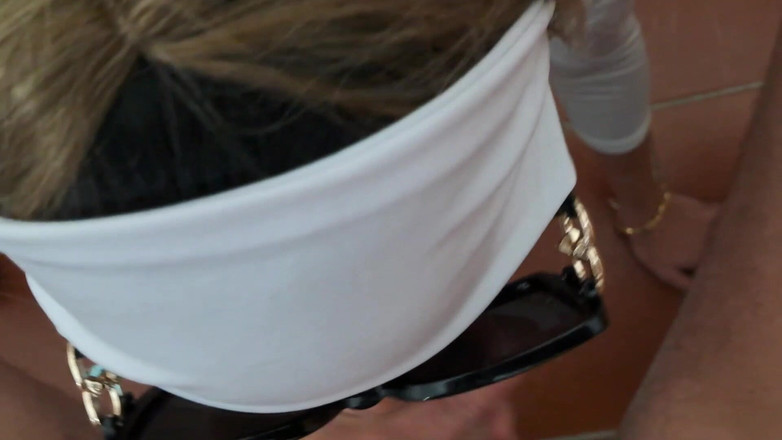 LauraOnHeels: MILF POV Compilație Muie cu ochelari