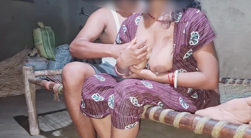 Sumaj: Un couple indien sexy baise avec ses mains