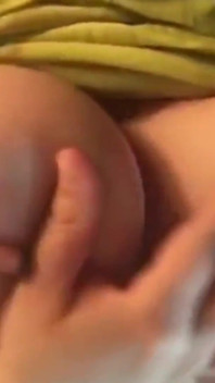 大美妞挤压我的胸部摩擦阴蒂单人玩